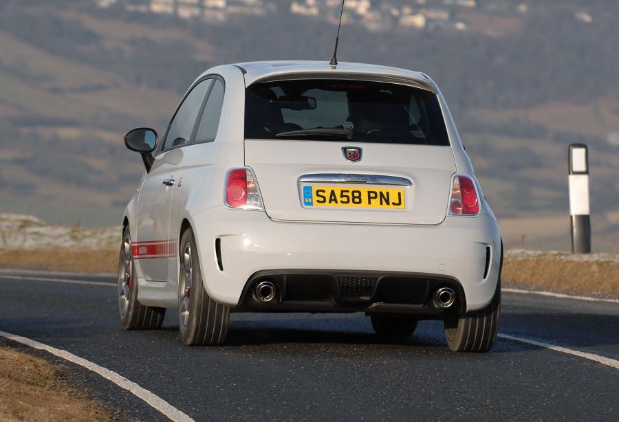  Abarth 500 2009 года  (UK) (фото 10 из 43)